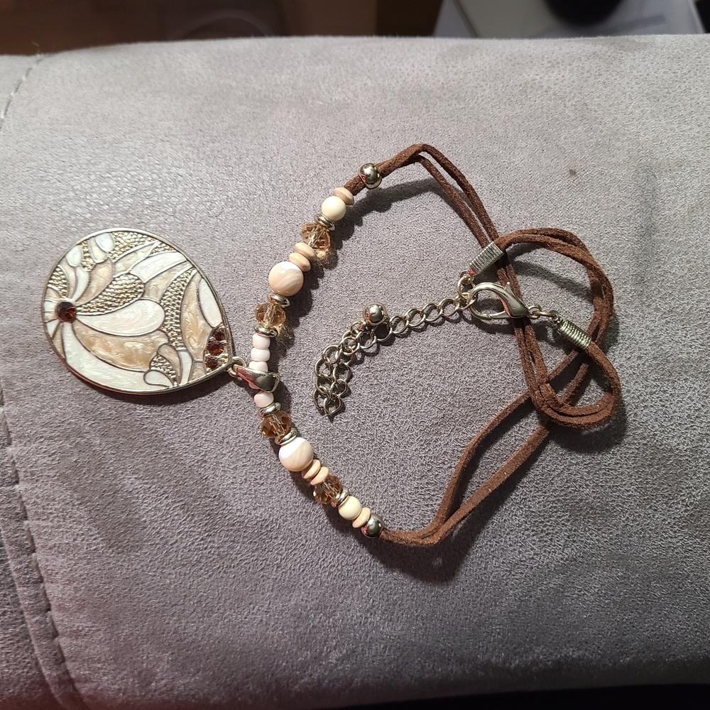 Chic Brown Faux Suede Mother Pearl Cream Western‎ Beaded Pendant Necklace - Picture 4 of 5